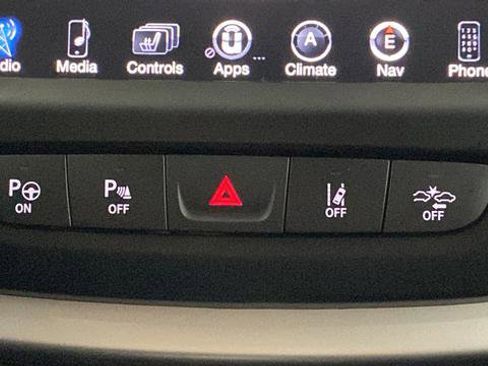 Used 2017 Jeep Cherokee Overland w/ Technology Group AWD/4WD image 29