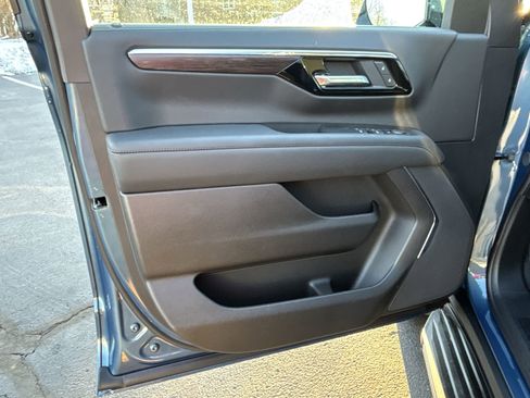 New 2025 Chevrolet Tahoe LS image 39