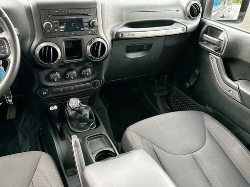 Used 2018 Jeep Wrangler Unlimited Sport w/ Connectivity Group image 19