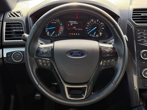 Used 2017 Ford Explorer XLT image 15