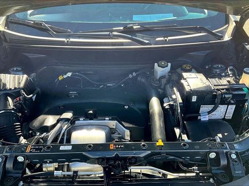 Used 2018 Chevrolet Equinox LT w/ LPO, Blackout Package image 9