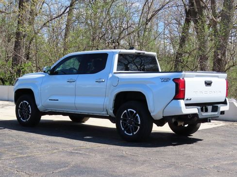 Used 2025 Toyota Tacoma TRD Sport AWD/4WD image 6