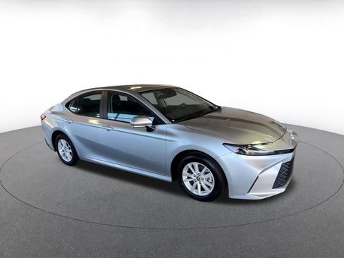 Used 2025 Toyota Camry LE image 2