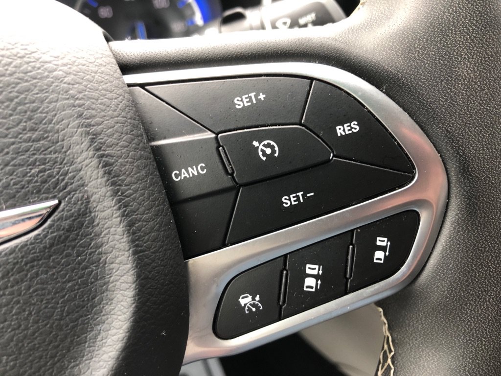Used 2024 Chrysler Pacifica Touring-L FWD image 36