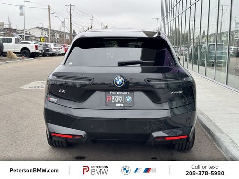 Used 2023 BMW iX xDrive50 w/ Premium Package image 5