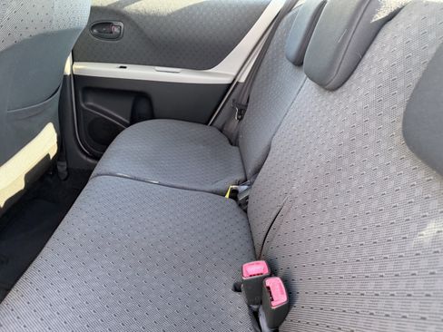 Used 2010 Toyota Yaris 4-Door Hatchback image 15