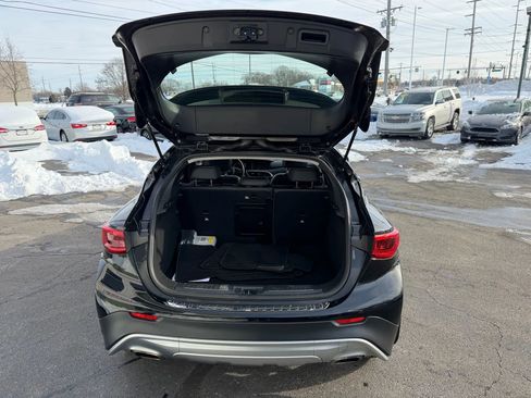 Used 2018 INFINITI QX30 Premium w/ Cargo Package image 37