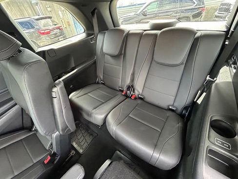 Used 2024 Mercedes-Benz GLS 450 4MATIC w/ AMG Line Exterior image 40