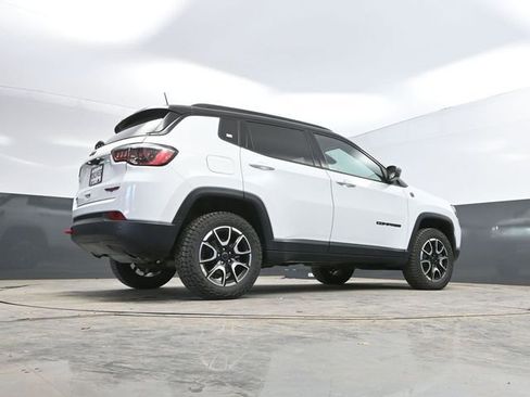 Used 2025 Jeep Compass Trailhawk image 53