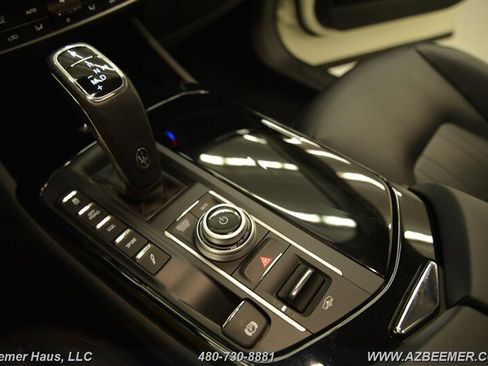 Used 2021 Maserati Levante image 32