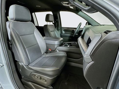 Certified 2025 Chevrolet Suburban Premier image 28