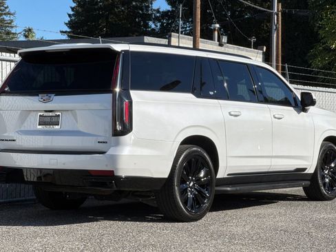 Used 2022 Cadillac Escalade ESV Sport Platinum w/ Heavy-Duty Trailer Package image 4