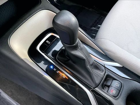 Used 2022 Toyota Corolla LE image 15