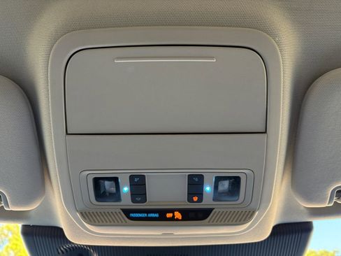 Used 2025 Ford Explorer Active image 31