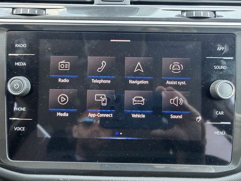 Used 2024 Volkswagen Tiguan SE FWD image 18
