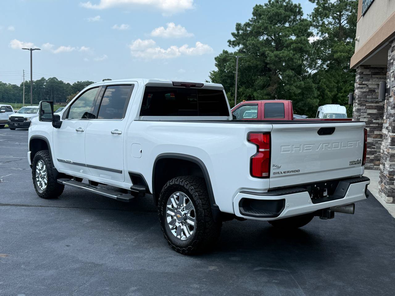 Used 2024 Chevrolet Silverado 2500 High Country w/ High Country Premium Package AWD/4WD image 3