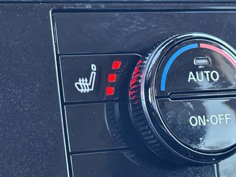 Used 2023 Nissan Pathfinder SL image 21