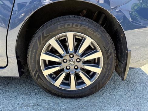 Used 2019 Toyota Sienna LE AWD/4WD image 13