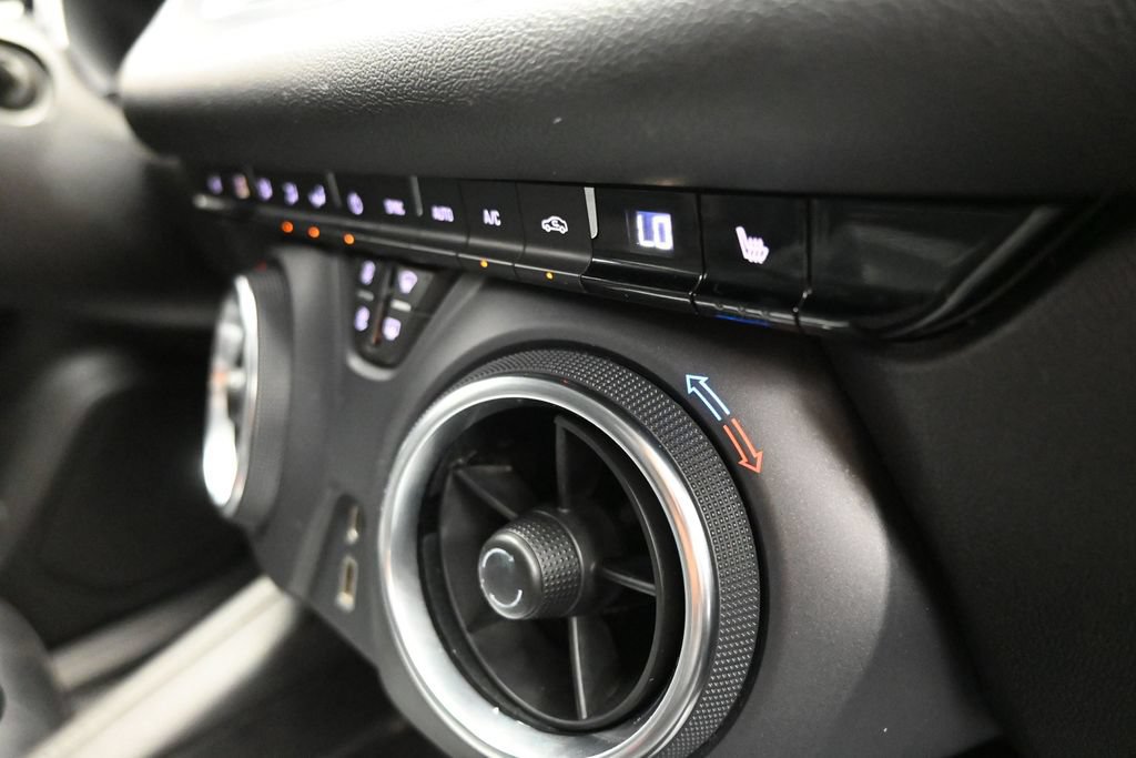 Used 2021 Chevrolet Blazer LT FWD image 18