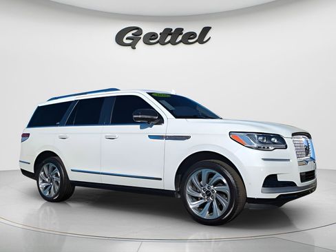 Used 2022 Lincoln Navigator Reserve image 2