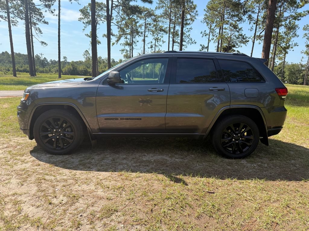 Used 2021 Jeep Grand Cherokee Altitude AWD/4WD image 2