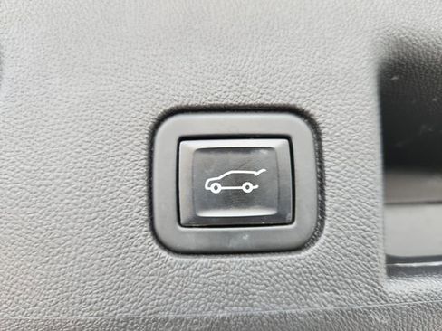 Used 2023 Chevrolet Equinox Premier FWD image 37