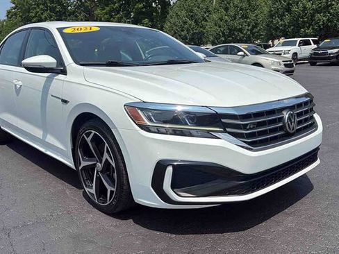 Used 2021 Volkswagen Passat 2.0T R-Line FWD image 2