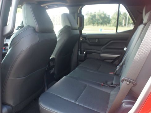 Used 2025 Toyota 4Runner TRD Off-Road Premium AWD/4WD image 15