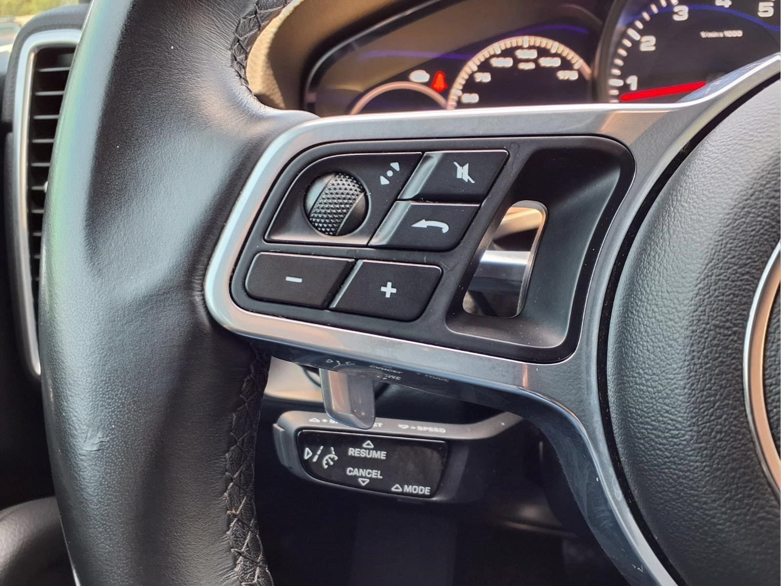 Used 2021 Porsche Cayenne AWD/4WD image 17