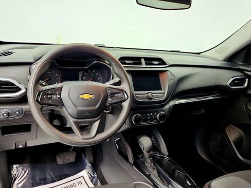 Used 2021 Chevrolet TrailBlazer LT FWD image 12