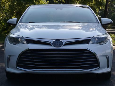 Used 2016 Toyota Avalon Limited w/ Toyota Safety Sense Package FWD image 2