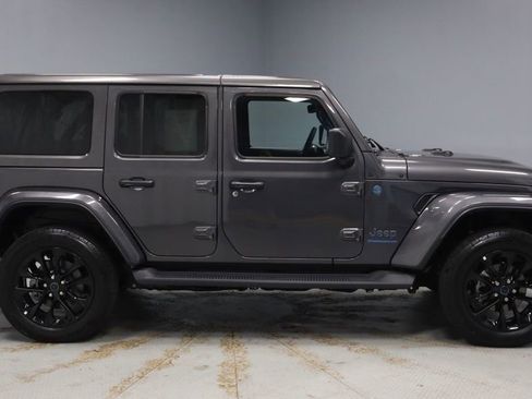 Used 2025 Jeep Wrangler Unlimited Sahara image 12