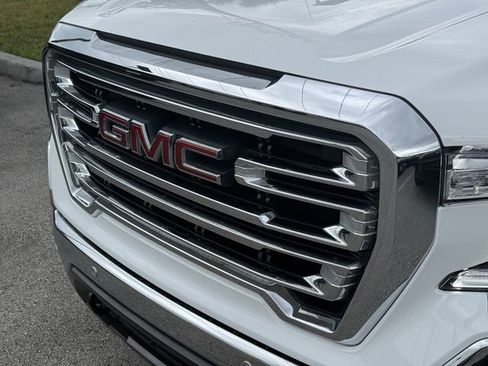 Used 2021 GMC Sierra 1500 SLT w/ SLT Premium Plus Package AWD/4WD image 5