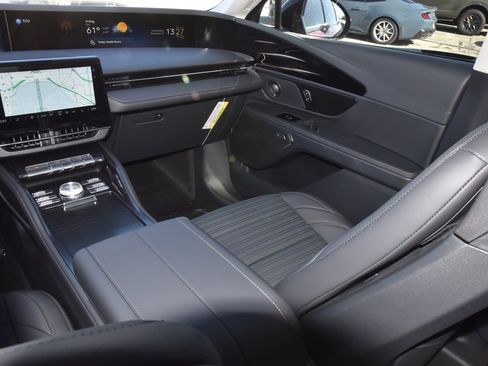 New 2026 Lincoln Nautilus Reserve w/ Jet Appearance Package image 17