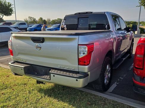 Used 2018 Nissan Titan SV w/ SV Convenience Package AWD/4WD image 3