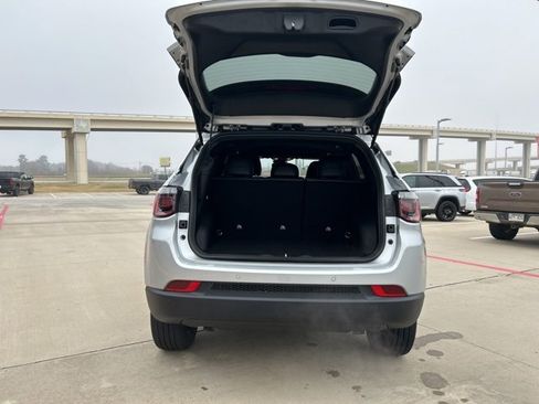 Used 2026 Jeep Compass Limited image 9