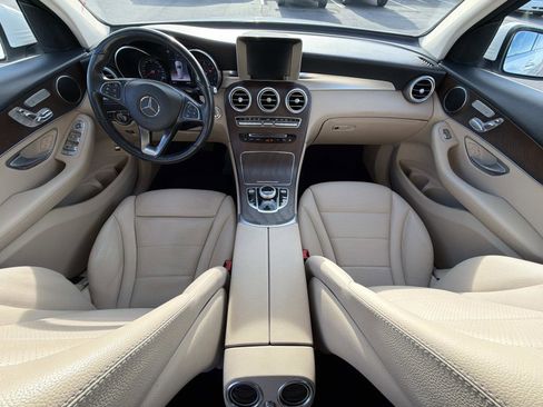 Used 2019 Mercedes-Benz GLC 300 4MATIC image 2