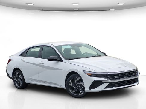 New 2025 Hyundai Elantra SEL image 10