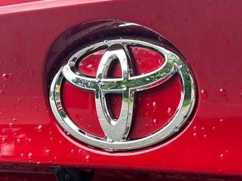 Used 2020 Toyota C-HR XLE FWD image 16