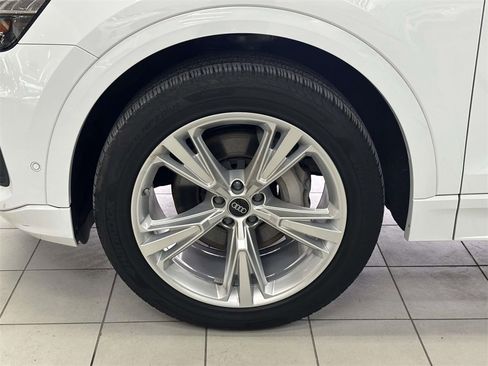 Used 2023 Audi Q8 Premium w/ Convenience Package image 9