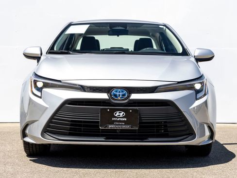 Used 2023 Toyota Corolla LE FWD image 4