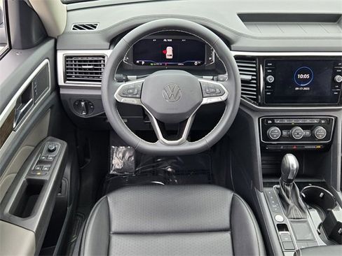 Used 2022 Volkswagen Atlas SE w/ Black Wheel Package image 12
