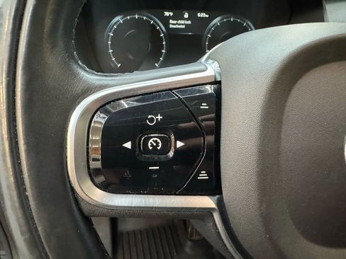 Used 2016 Volvo XC90 T6 Momentum w/ Momentum Plus Package image 16