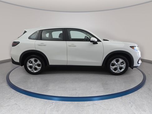 Certified 2025 Honda HR-V LX image 4