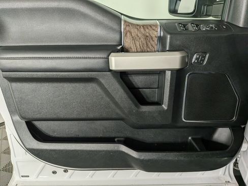 Used 2019 Ford F250 Lariat w/ Lariat Value Package image 16