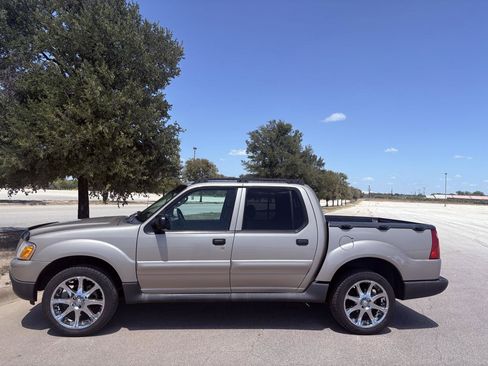 Used 2004 Ford Explorer Sport Trac 2WD image 4