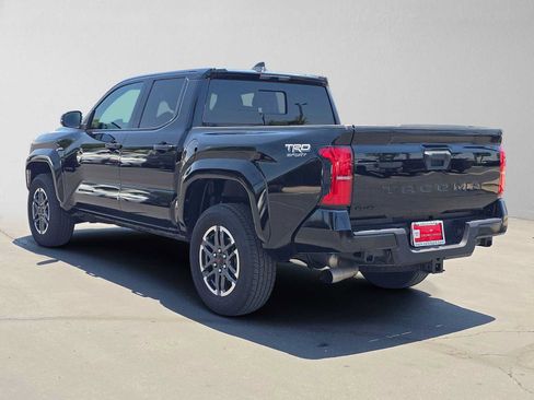 Used 2025 Toyota Tacoma TRD Sport w/ TRD Sport Upgrade Package AWD/4WD image 5