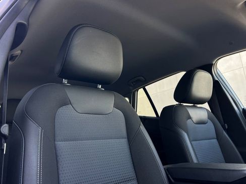 Used 2025 Chevrolet Trax LT w/ LT Convenience Package image 17