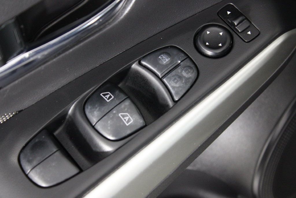 Certified 2020 Nissan Kicks SV FWD image 23