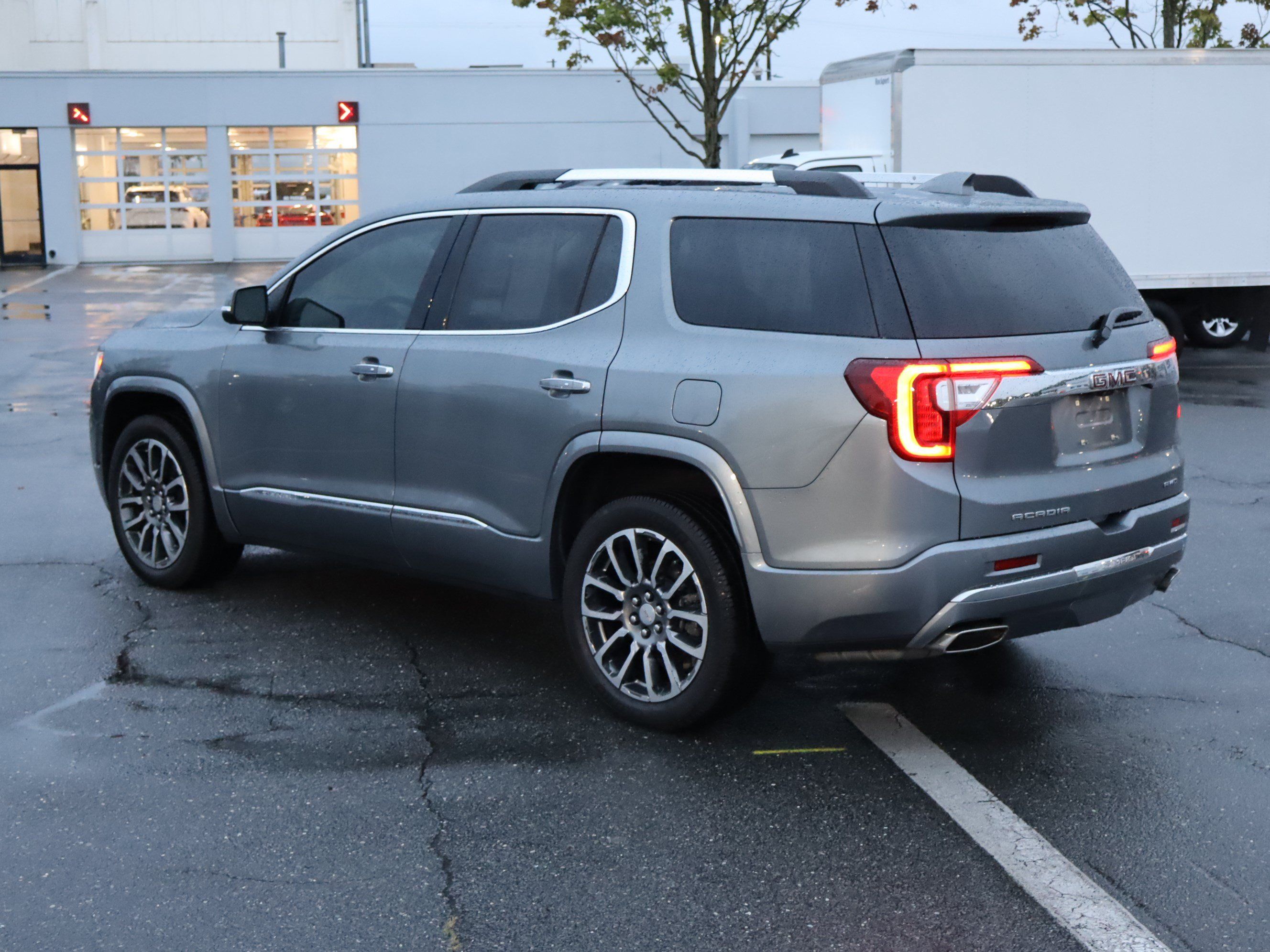 Used 2021 GMC Acadia Denali w/ Denali Ultimate Package AWD/4WD image 8